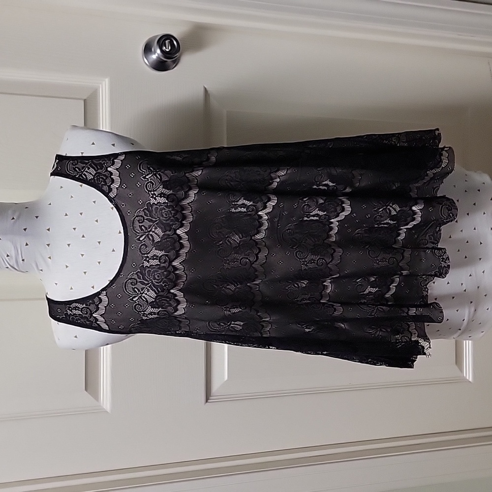 Black lace flowy tank top